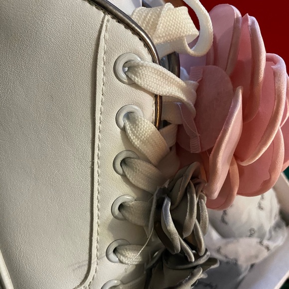 Brand New Sneakers - Picture 4 of 6